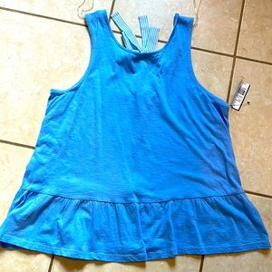 NWT Crown & Ivy sleeveless top with super cute bow detail in the back
